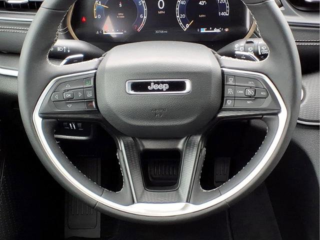 Used 2025 Jeep Grand Cherokee Altitude AWD/4WD image 13