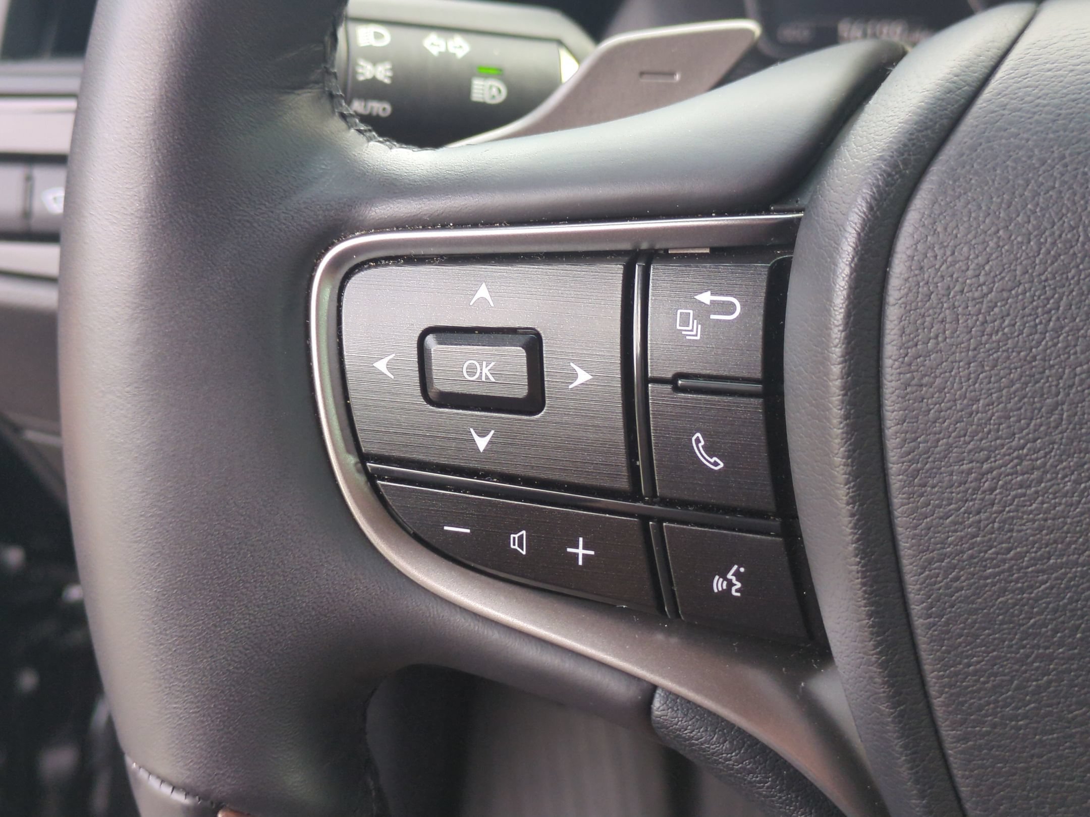 Used 2024 Lexus ES 350 Ultra Luxury w/ Accessory Package (Z2) FWD image 15