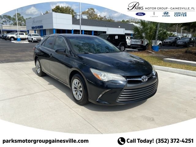 Used 2017 Toyota Camry LE image 1