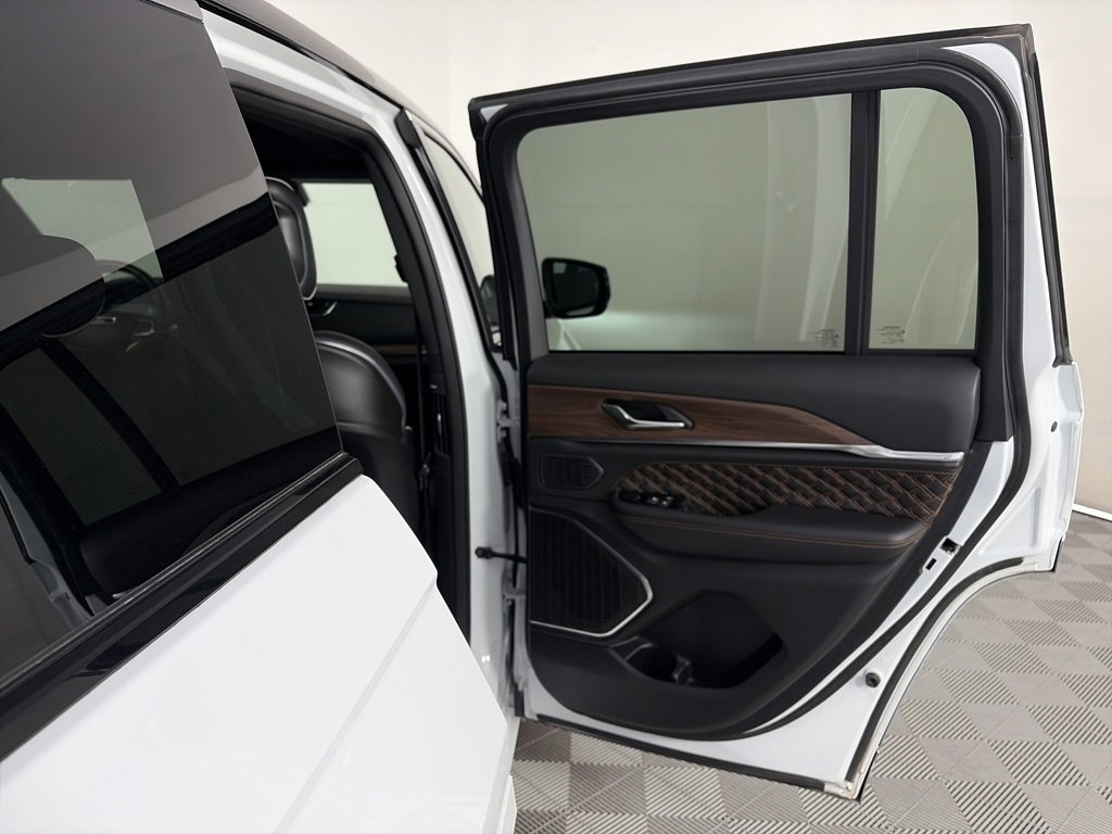 Used 2024 Jeep Grand Cherokee Summit image 28