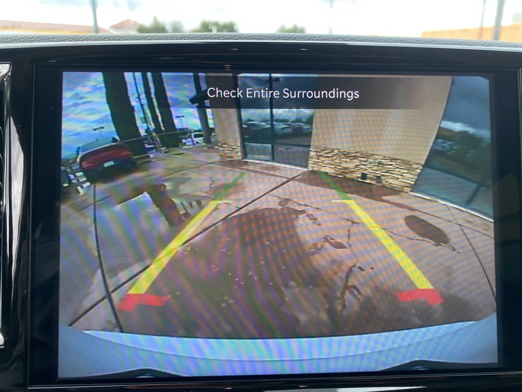 Used 2024 Chrysler Pacifica Touring-L image 40