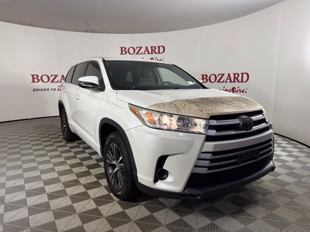 Used 2017 Toyota Highlander LE FWD image 1