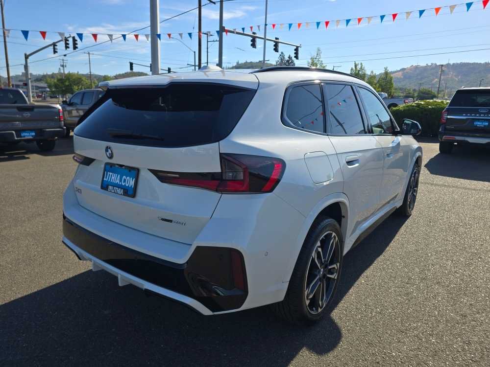Used 2023 BMW X1 xDrive28i w/ Premium Package AWD/4WD image 5