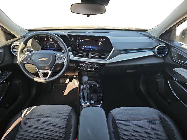 Used 2025 Chevrolet Trax LT w/ LT Convenience Package FWD image 9
