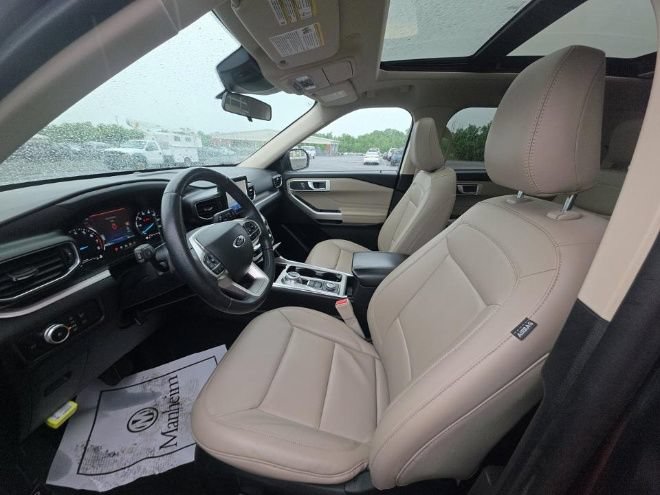 Certified 2023 Ford Explorer XLT w/ Equipment Group 202A AWD/4WD image 6