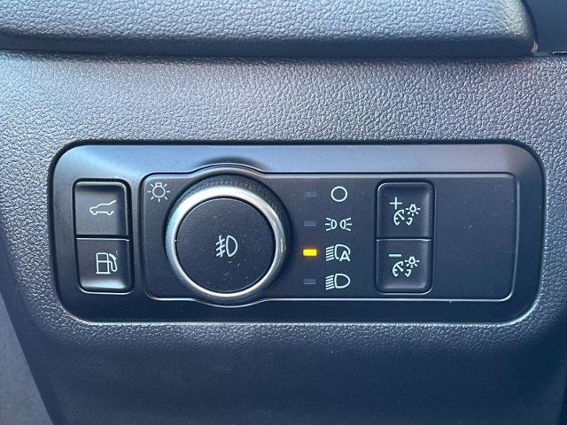 Certified 2025 Ford Escape Platinum w/ Premium Technology Package image 31