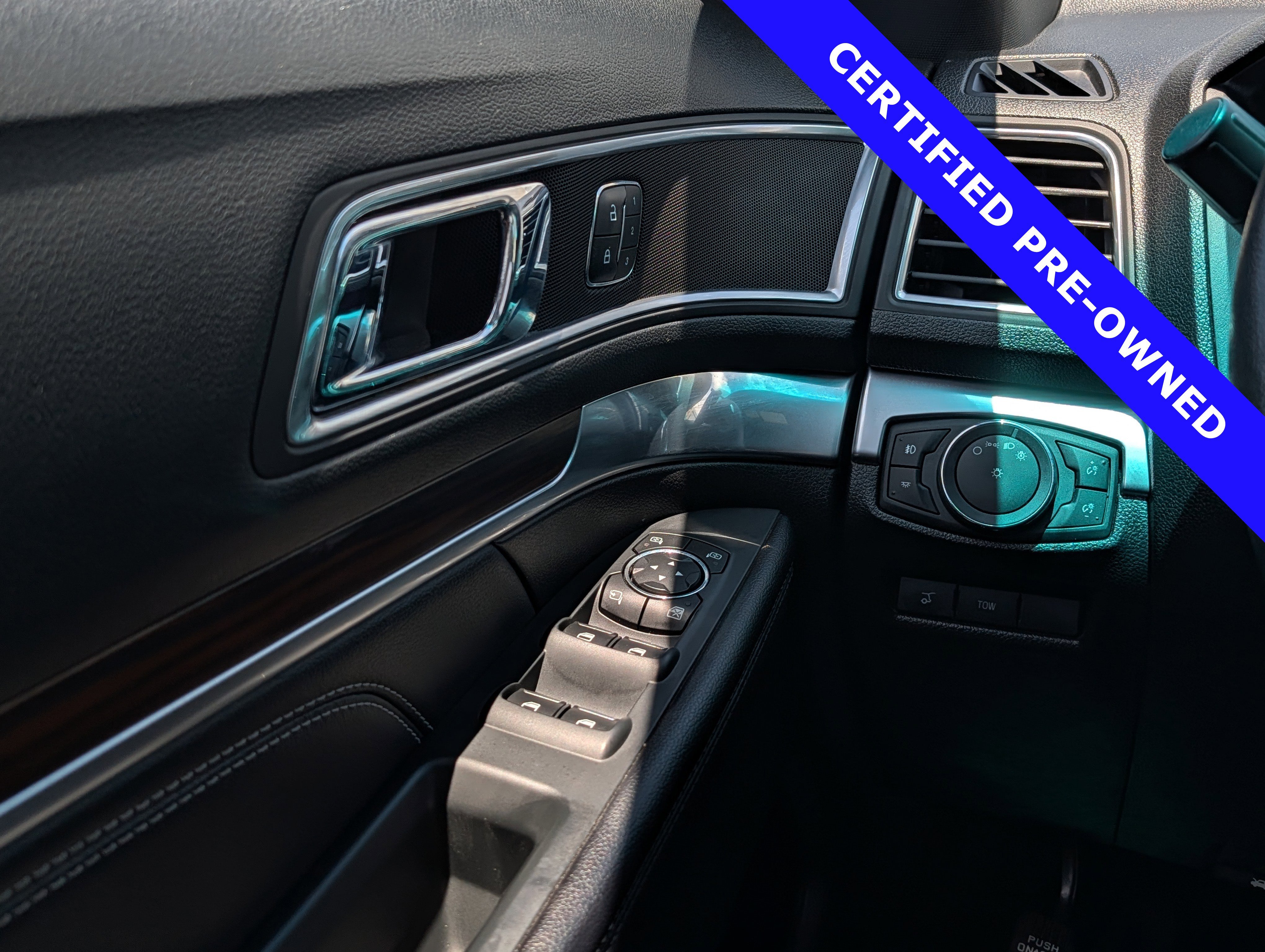 Certified 2017 Ford Explorer Limited AWD/4WD image 25