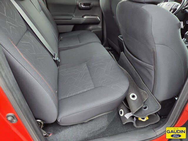 Used 2018 Toyota Tacoma TRD Off-Road w/ Technology Package RWD image 15