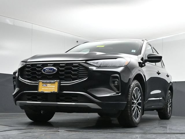 Certified 2024 Ford Escape ST-Line Select w/ Class II Trailer Tow Package AWD/4WD image 39