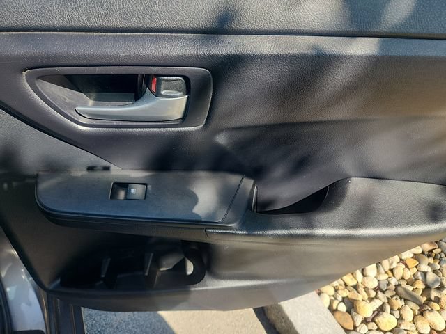 Used 2017 Toyota Camry SE w/ Moonroof Package FWD image 31