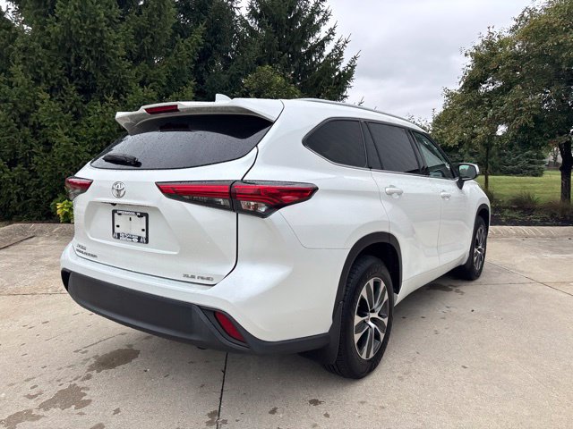 Used 2022 Toyota Highlander XLE AWD/4WD image 8
