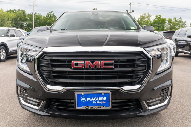 Used 2024 GMC Terrain SLE AWD/4WD image 3