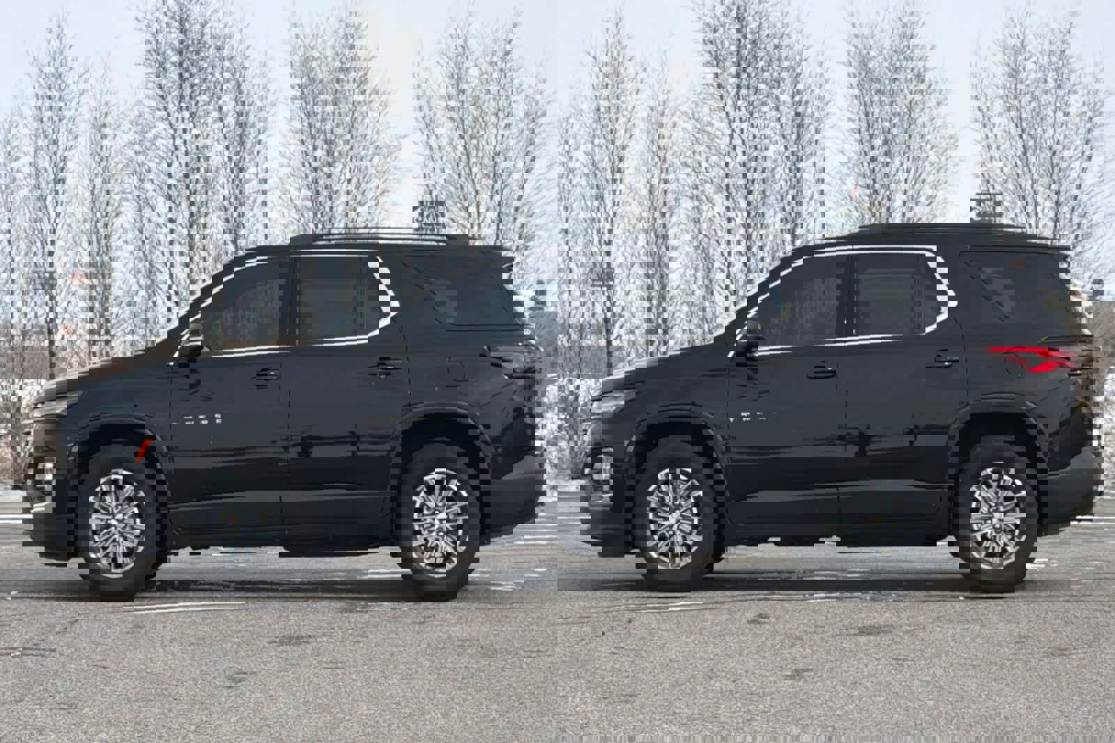 Used 2022 Chevrolet Traverse LT image 2