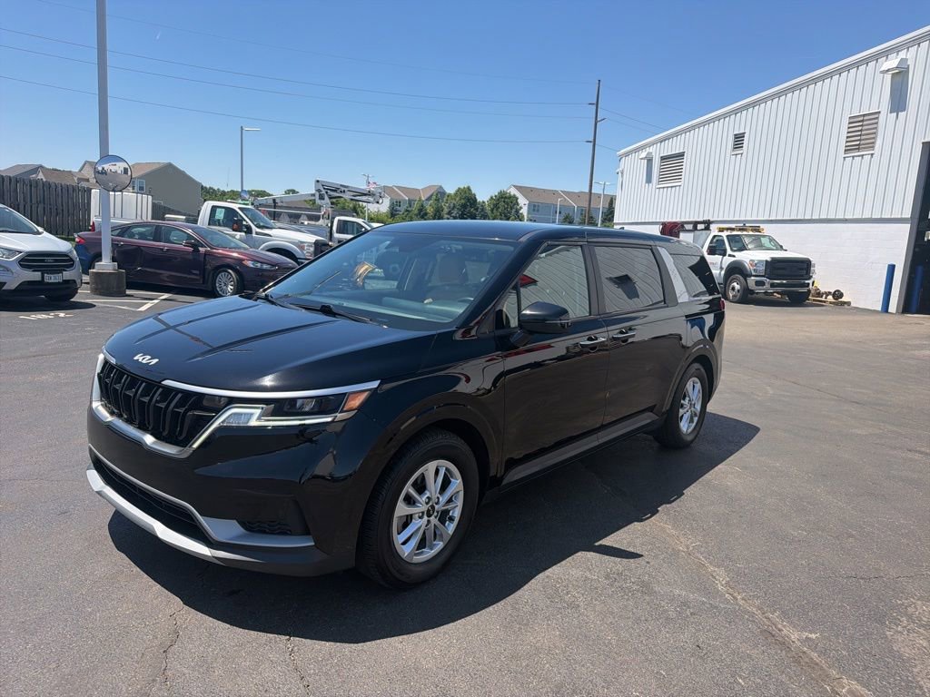 Used 2024 Kia Carnival LX FWD image 4