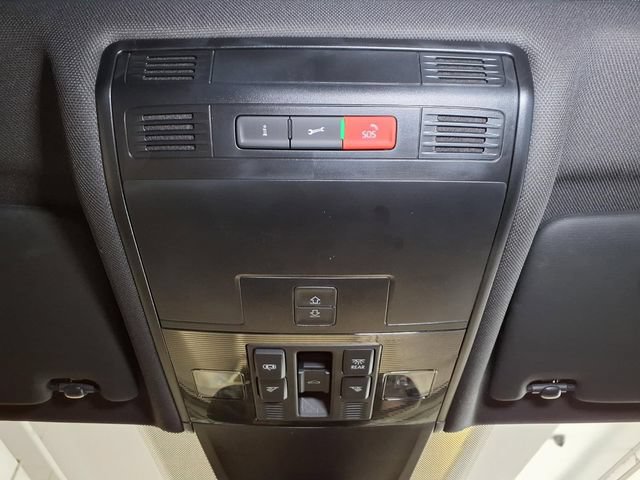 Used 2023 Volkswagen Tiguan SE R-Line FWD image 17