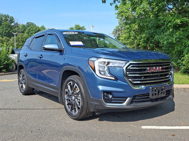Used 2024 GMC Terrain SLT w/ Infotainment Package II AWD/4WD image 2