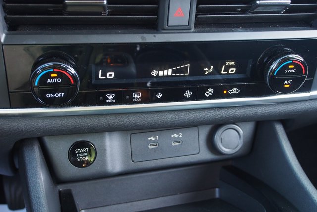 Used 2025 Nissan Rogue SV FWD image 26