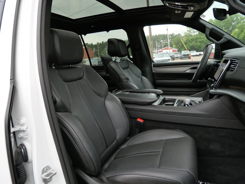 Used 2023 Jeep Wagoneer Series II w/ Convenience Group I AWD/4WD image 12