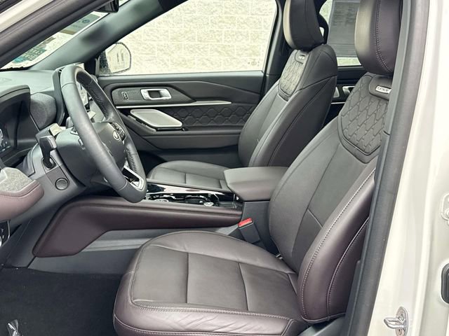 Certified 2025 Ford Explorer Platinum w/ Ultimate Package AWD/4WD image 16