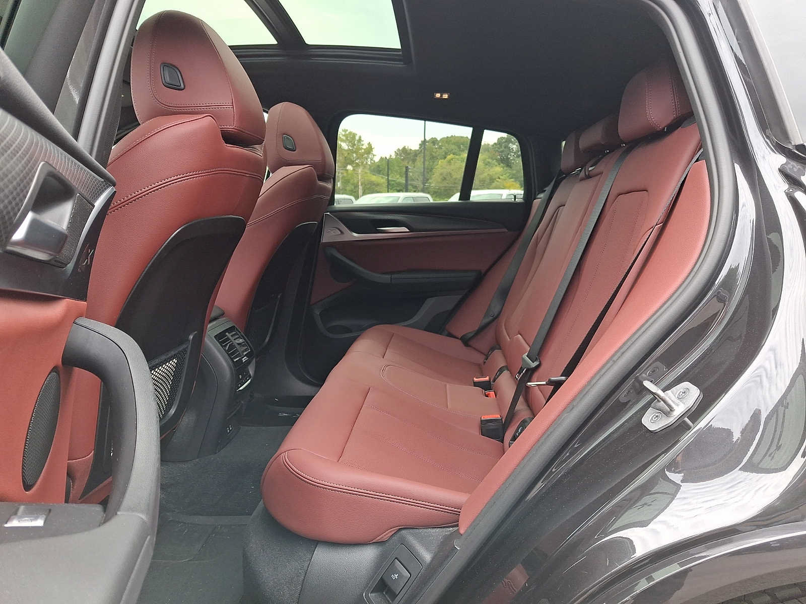 Used 2024 BMW X4 xDrive30i w/ Premium Package AWD/4WD image 10