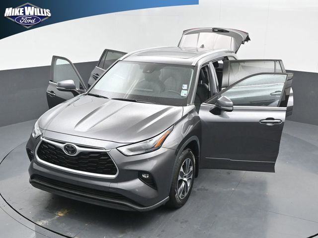 Used 2022 Toyota Highlander XLE FWD image 26
