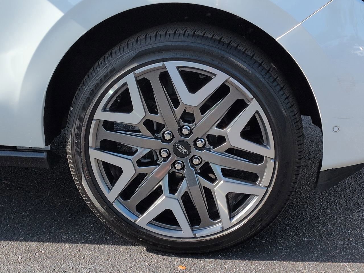 Certified 2025 Ford Expedition Platinum w/ Platinum Ultimate Package image 11