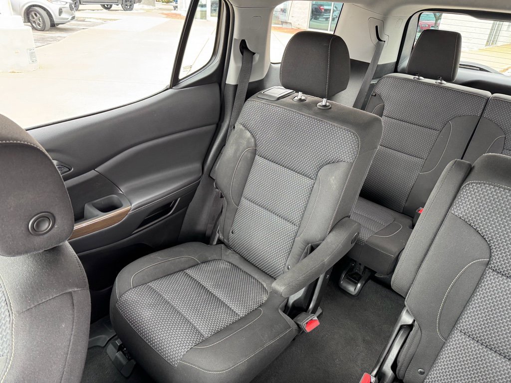 Used 2023 GMC Acadia SLE w/ Driver Convenience Package image 31