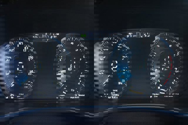 Used 2020 Volvo XC40 T4 Momentum image 30