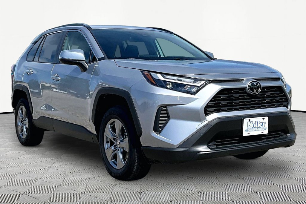 Used 2025 Toyota RAV4 XLE w/ Convenience Package AWD/4WD image 12