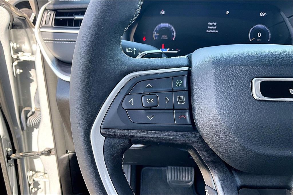 Used 2023 Jeep Grand Cherokee Limited AWD/4WD image 18