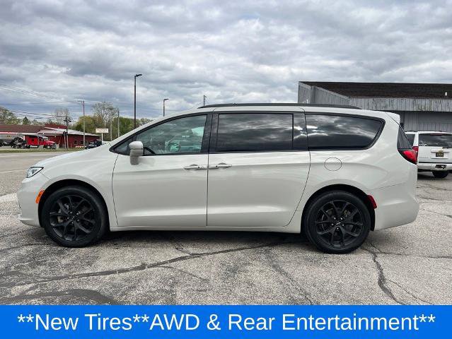 Used 2021 Chrysler Pacifica Touring-L w/ Uconnect Theater Family Group AWD/4WD image 2