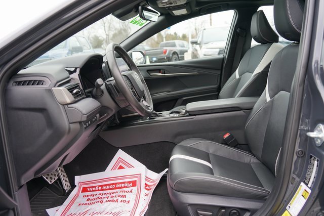 Used 2025 Toyota Camry SE w/ Multimedia Upgrade Package image 12