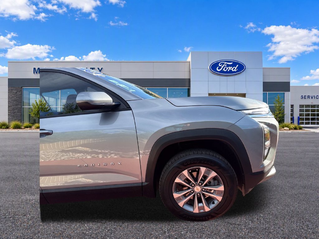 Used 2025 Chevrolet Equinox LT FWD image 34