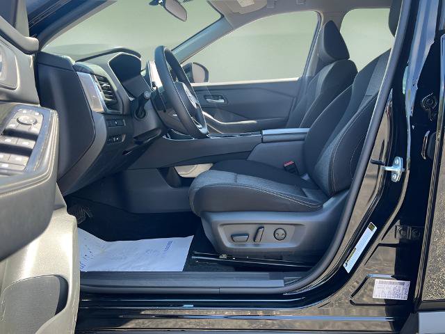 Used 2024 Nissan Rogue SV AWD/4WD image 11