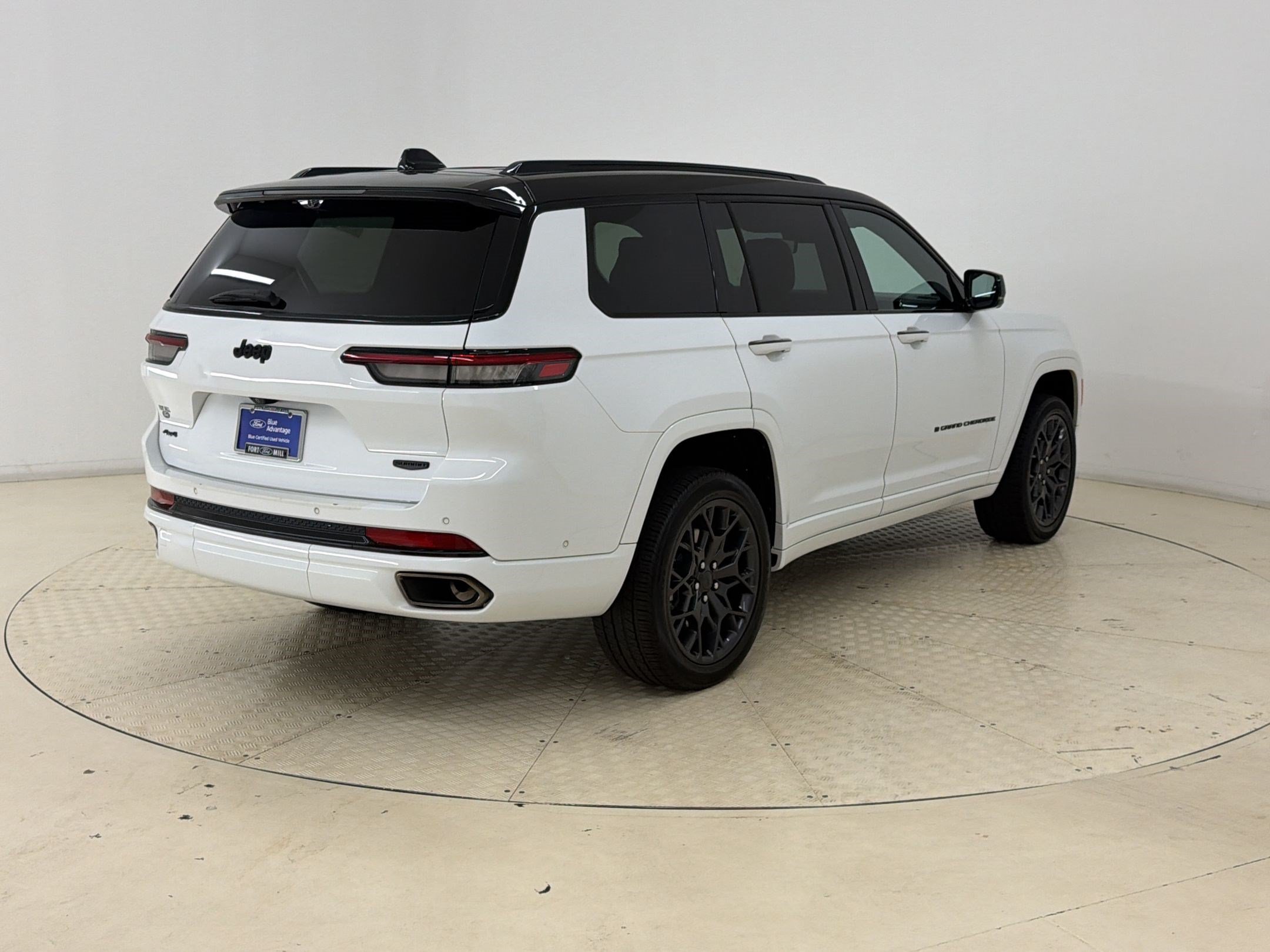 Used 2025 Jeep Grand Cherokee L Summit AWD/4WD image 9