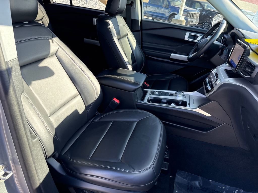 Certified 2023 Ford Explorer XLT w/ Equipment Group 202A image 9