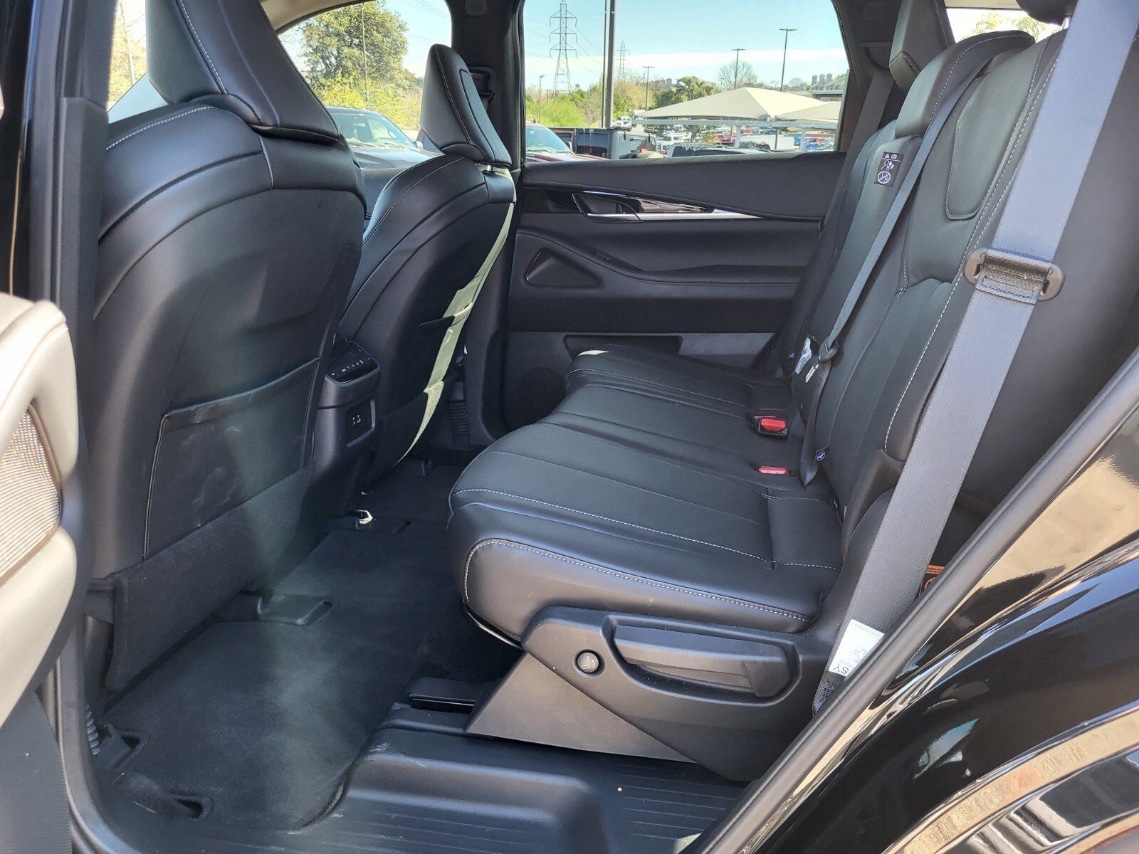 Used 2025 INFINITI QX60 Pure image 17