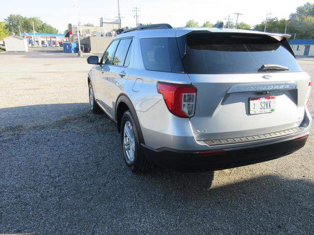 Certified 2022 Ford Explorer XLT image 3