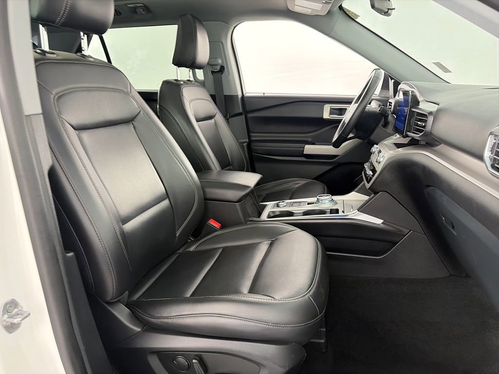 Certified 2024 Ford Explorer XLT w/ Equipment Group 202A image 31