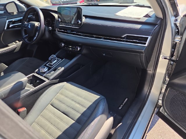 Used 2023 Mitsubishi Outlander SE AWD/4WD image 30
