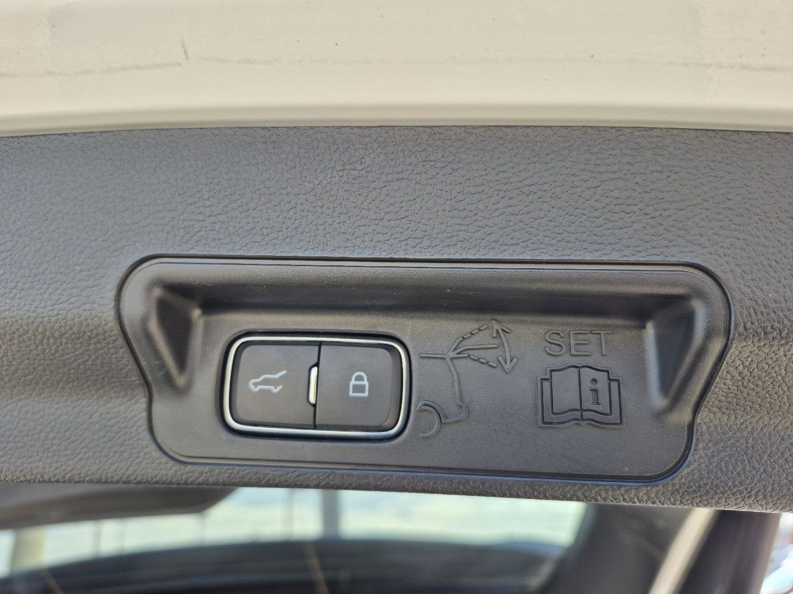 Certified 2023 Ford Explorer Limited w/ Equipment Group 301A image 8