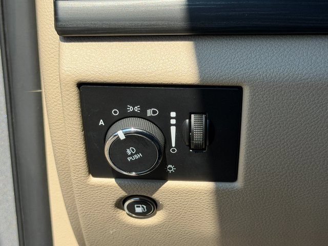 Used 2019 Jeep Grand Cherokee Laredo AWD/4WD image 24