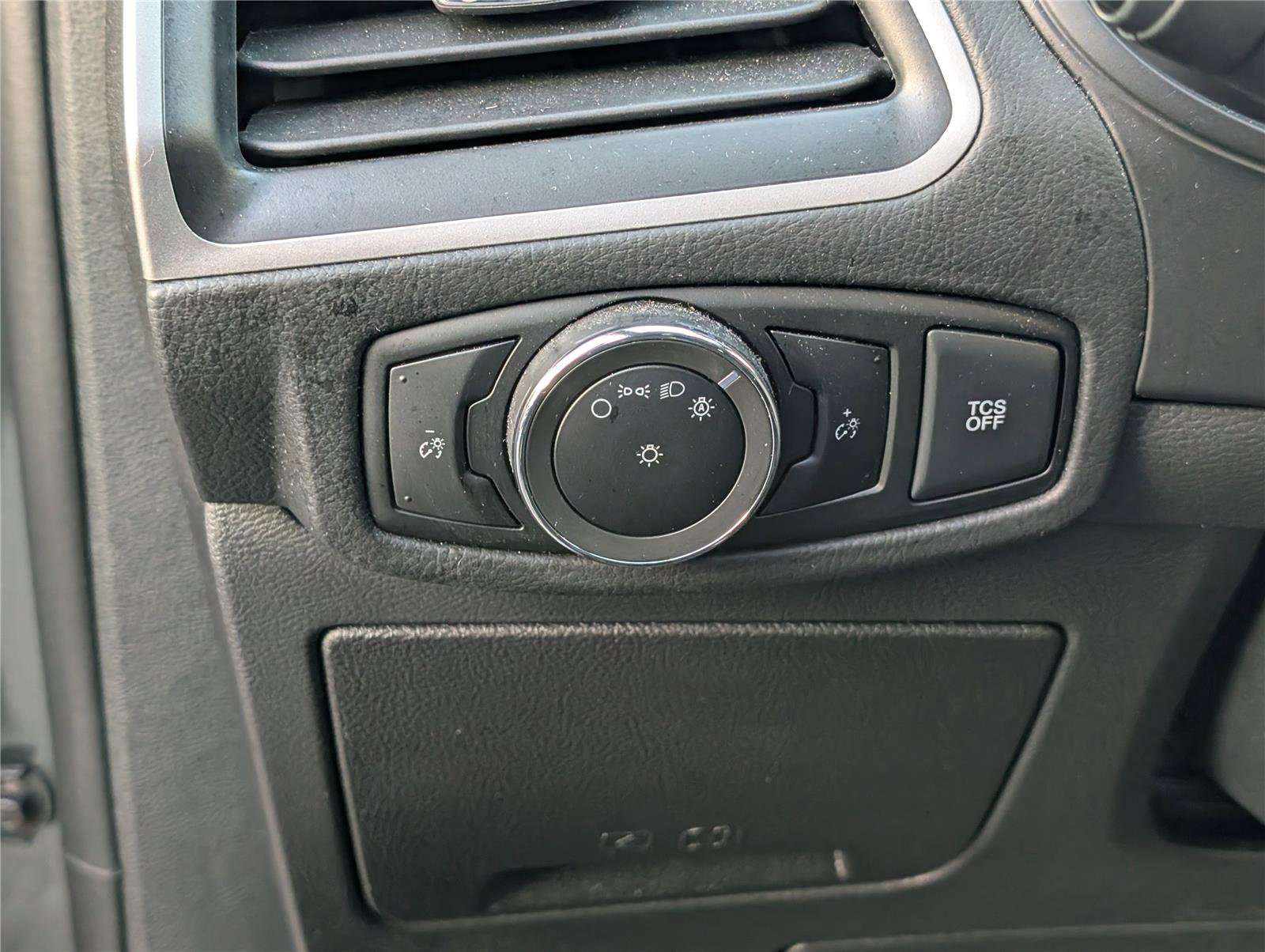 Certified 2024 Ford Edge SE w/ Black Appearance Package image 18