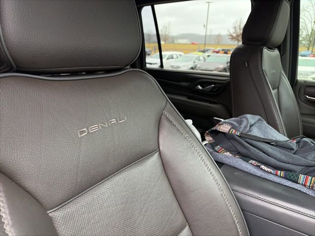 Used 2022 GMC Yukon XL Denali w/ Denali Premium Package image 36