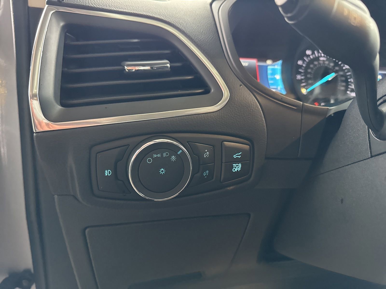 Certified 2024 Ford Edge Titanium image 23