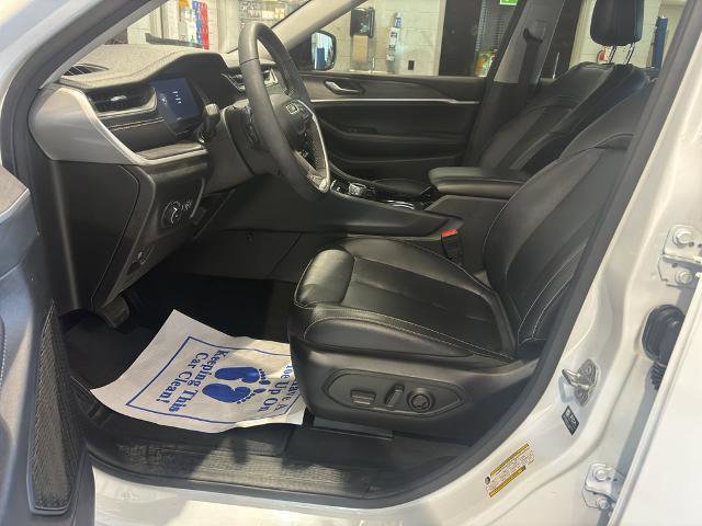 Used 2023 Jeep Grand Cherokee L Limited w/ Trailer Tow Group (B) image 11