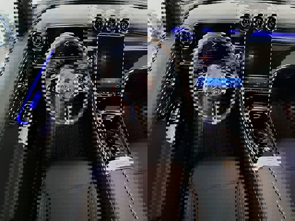 Used 2024 Mercedes-Benz GLC 300 GLC 300 image 13