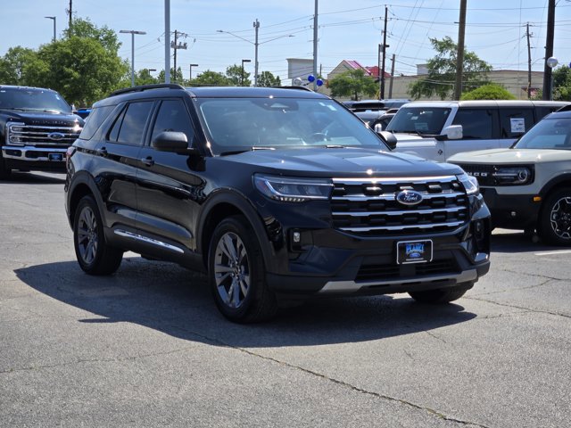 Certified 2025 Ford Explorer Active w/ Active Comfort Package AWD/4WD image 3
