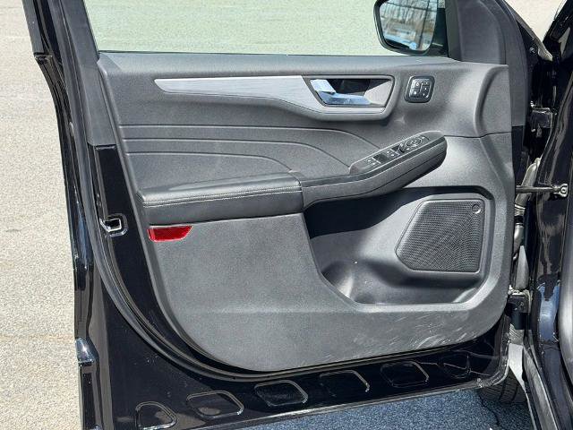Certified 2025 Ford Escape Platinum AWD/4WD image 14