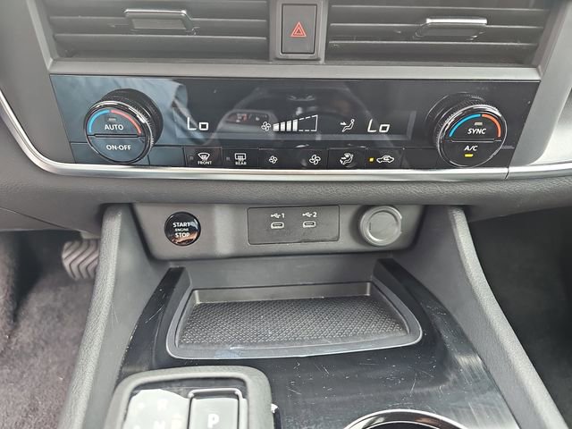 Used 2025 Nissan Rogue SV AWD/4WD image 29